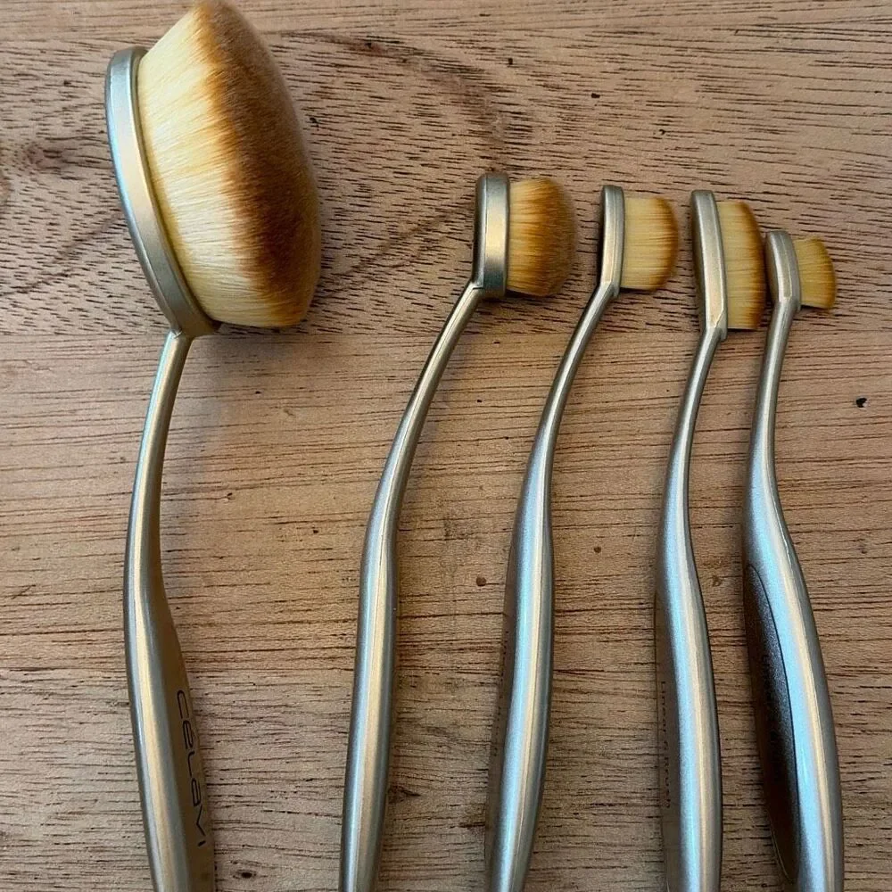 New Celavi five piece brush, set liner, face and body brushes makeup brush brush